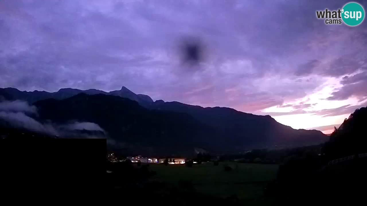 Webcam Kobarid – landing site for sailing paragliders in Kobarid with Ozben takeoff