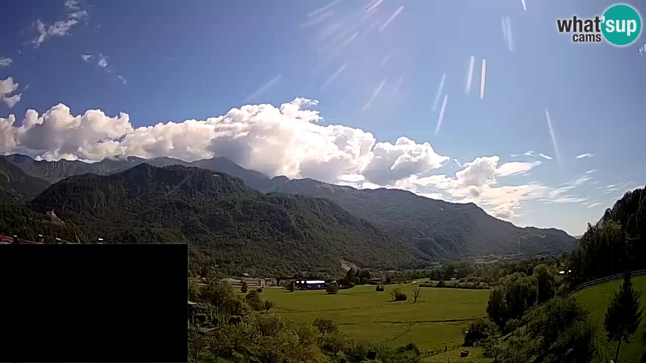 webcam Kobarid – landing site for sailing paragliders in Kobarid with Ozben takeoff