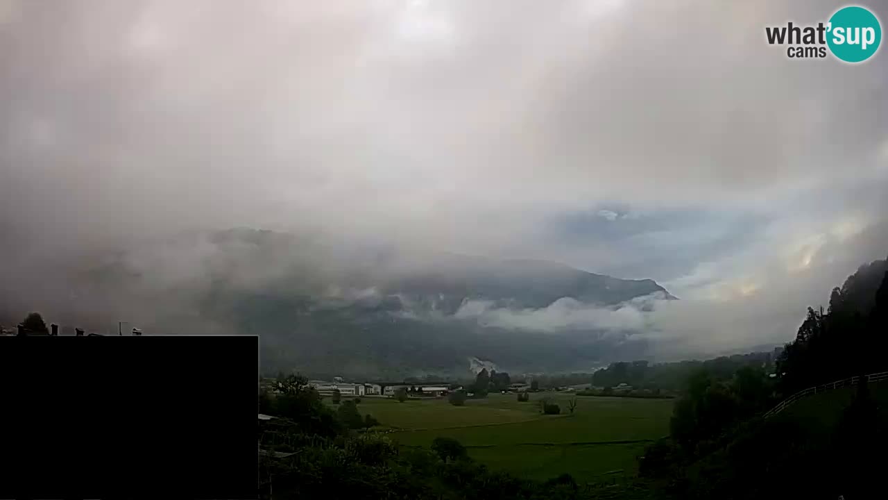 Webcam Kobarid – landing site for sailing paragliders in Kobarid with Ozben takeoff