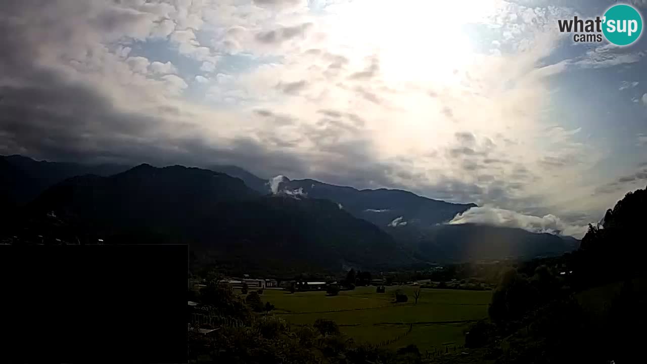 Webcam Kobarid – landing site for sailing paragliders in Kobarid with Ozben takeoff