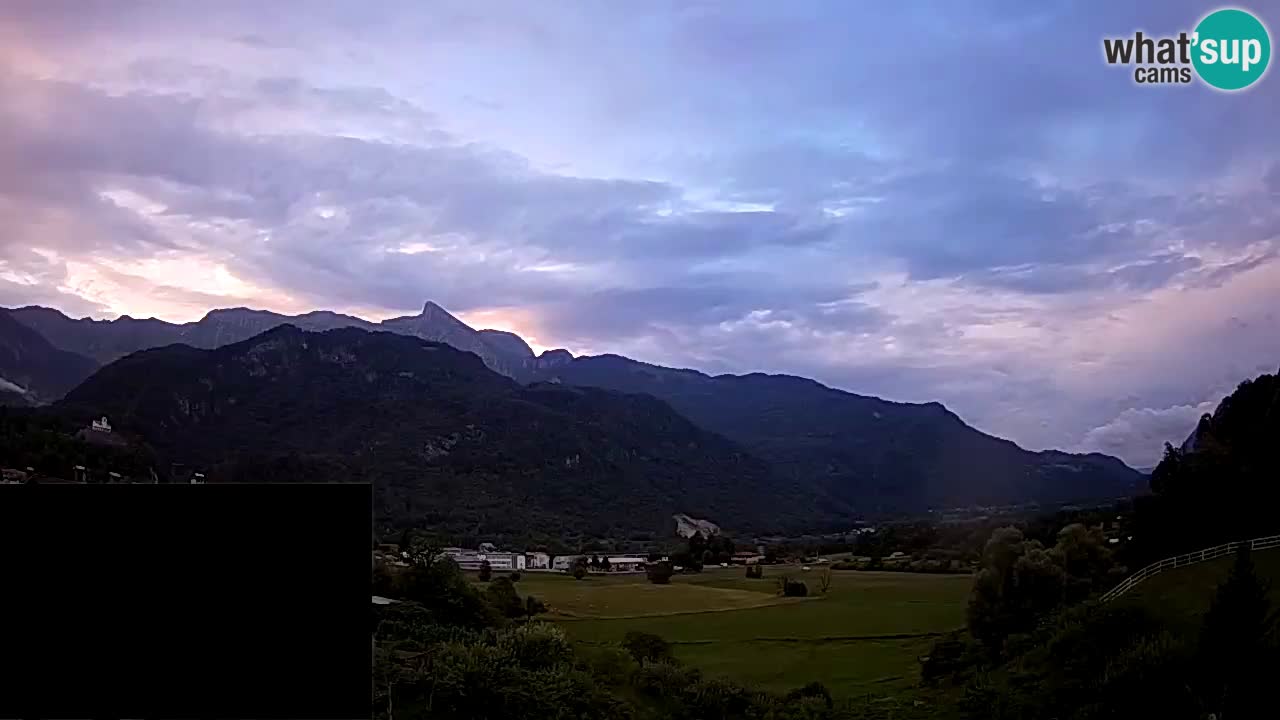 webcam Kobarid – landing site for sailing paragliders in Kobarid with Ozben takeoff