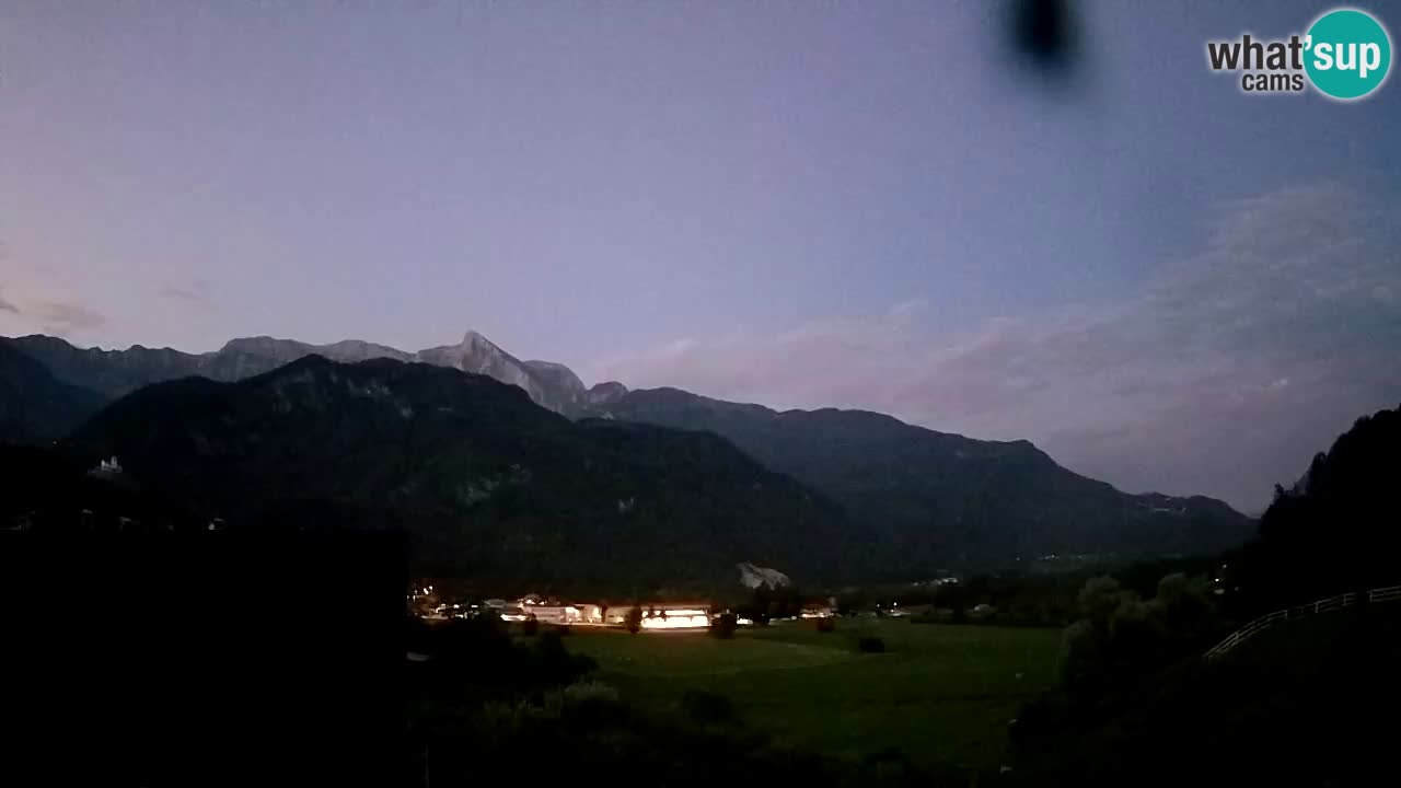 webcam Kobarid – landing site for sailing paragliders in Kobarid with Ozben takeoff
