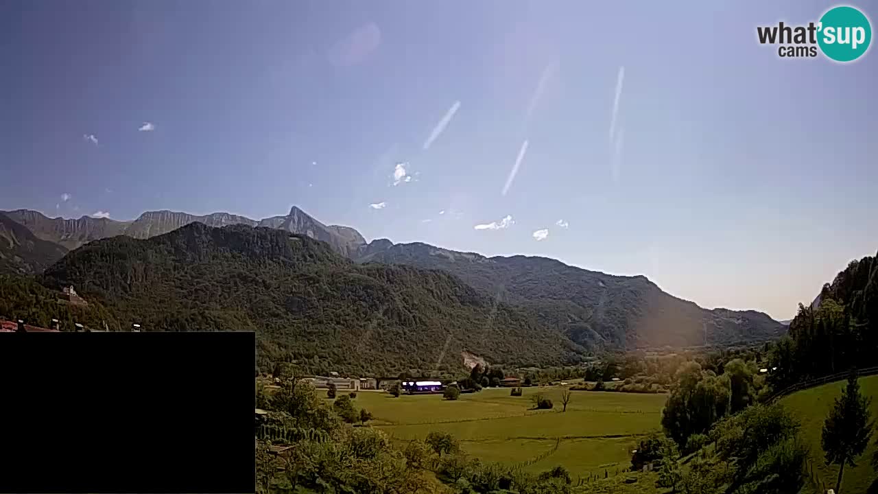 webcam Kobarid – landing site for sailing paragliders in Kobarid with Ozben takeoff