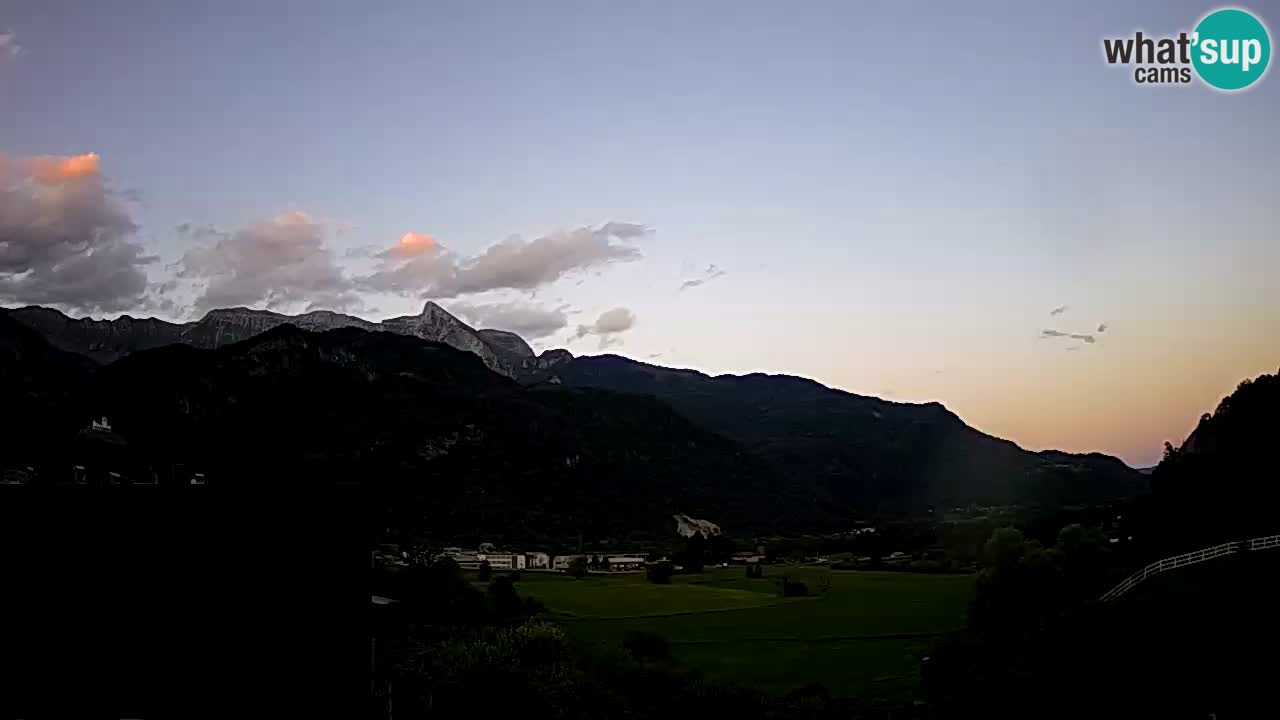 Webcam Kobarid – landing site for sailing paragliders in Kobarid with Ozben takeoff