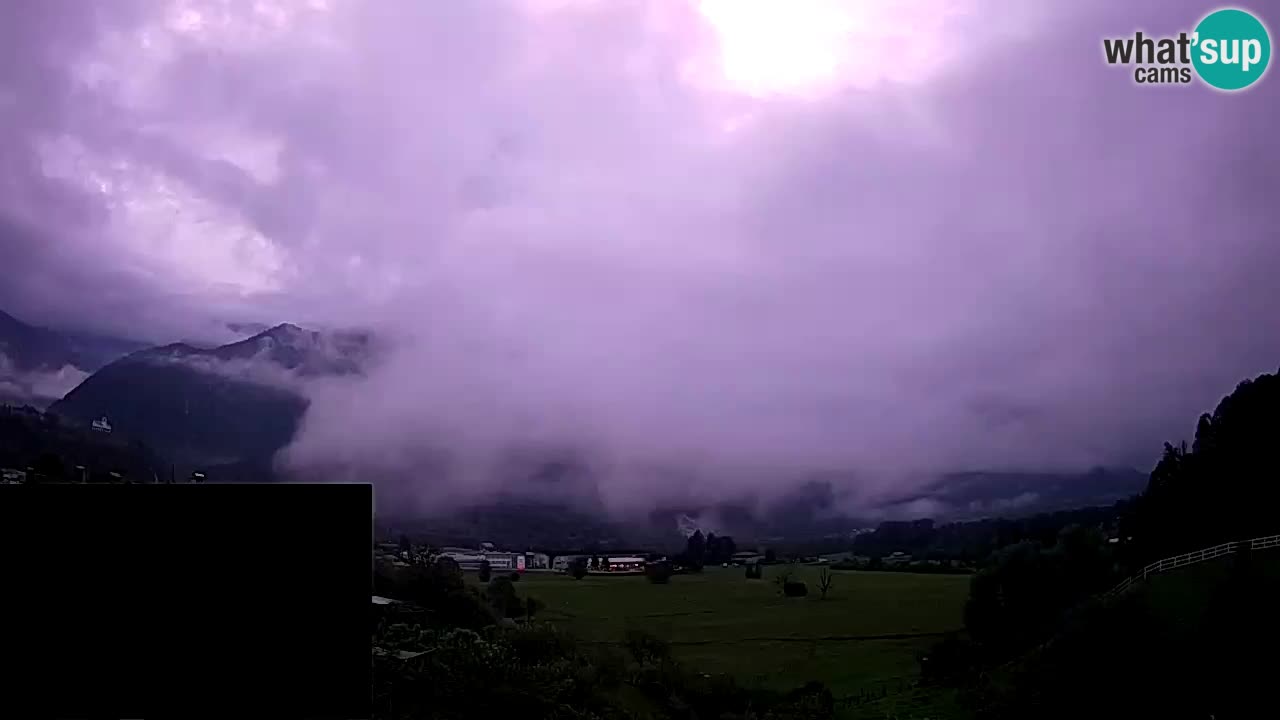 Webcam Kobarid – landing site for sailing paragliders in Kobarid with Ozben takeoff