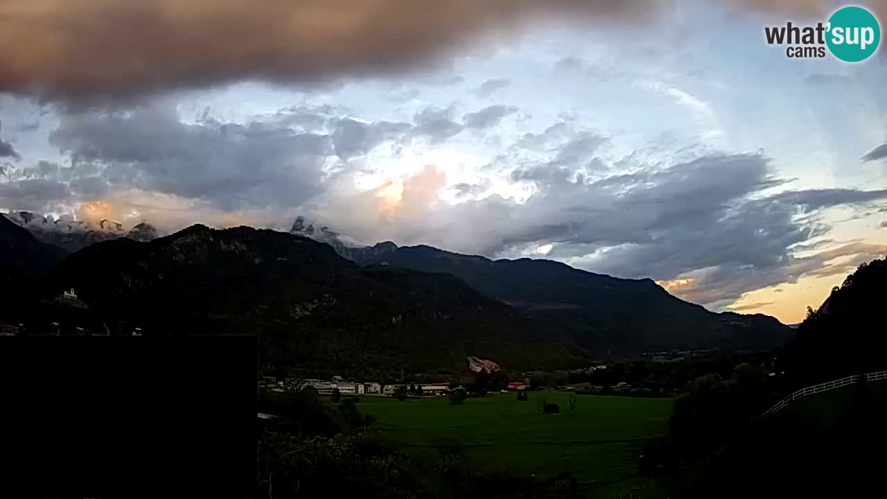 webcam Kobarid – landing site for sailing paragliders in Kobarid with Ozben takeoff