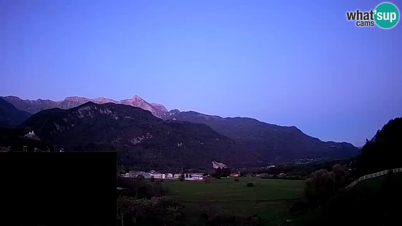 Webcam Kobarid – landing site for sailing paragliders in Kobarid with Ozben takeoff