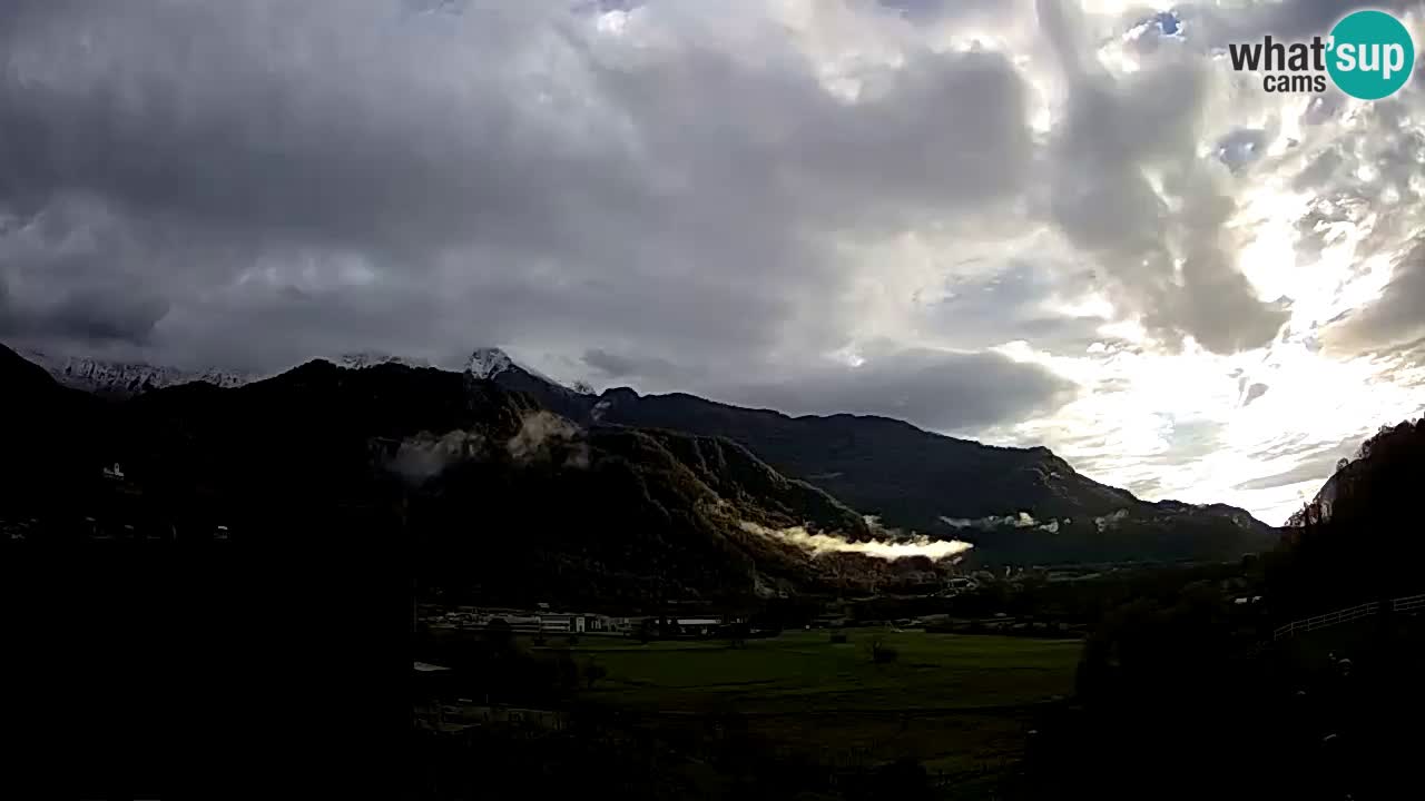 Webcam Kobarid – landing site for sailing paragliders in Kobarid with Ozben takeoff