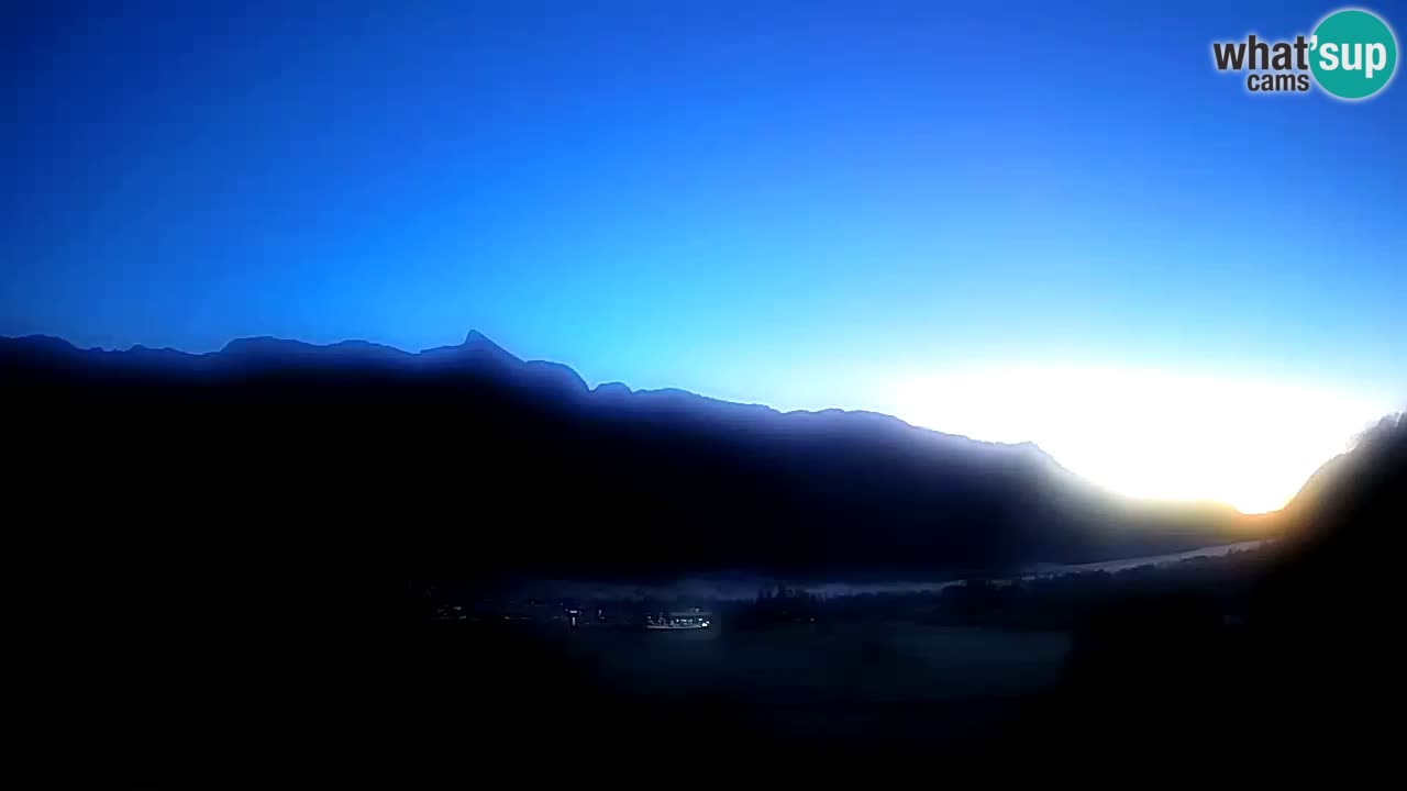 Spletna kamera Kobarid – pristajališče za jadralne padalce z vzletiščem Ozben