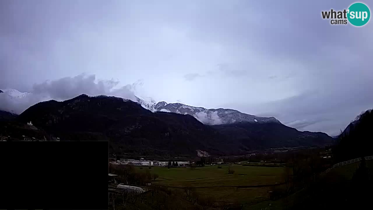 Webcam Kobarid – landing site for sailing paragliders in Kobarid with Ozben takeoff