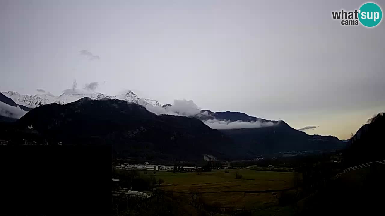 Web kamera Kobarid – slijetanje padobranom – Ozben