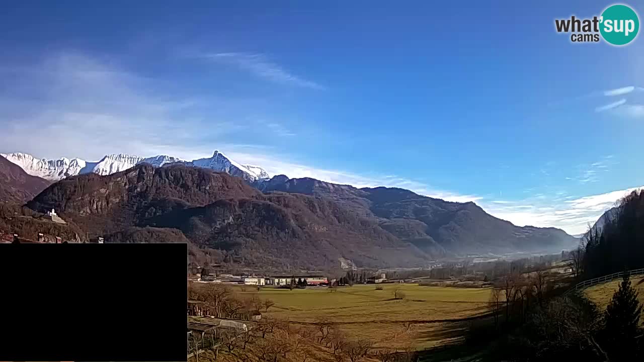 Webcam Kobarid – landing site for sailing paragliders in Kobarid with Ozben takeoff