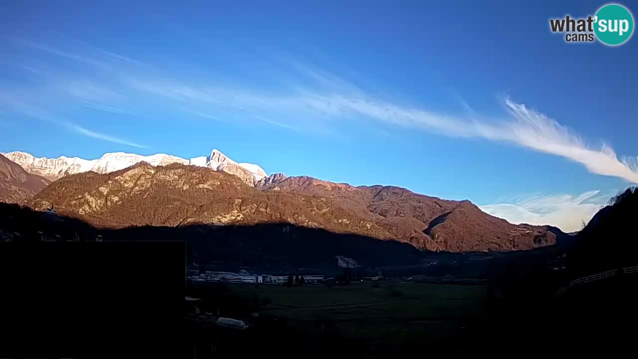 Webcam Kobarid – landing site for sailing paragliders in Kobarid with Ozben takeoff