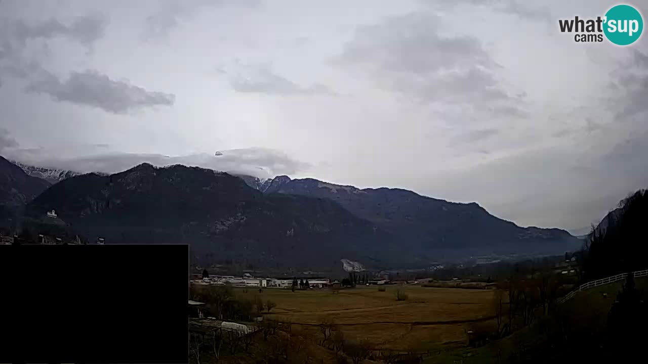 Webcam Kobarid – landing site for sailing paragliders in Kobarid with Ozben takeoff