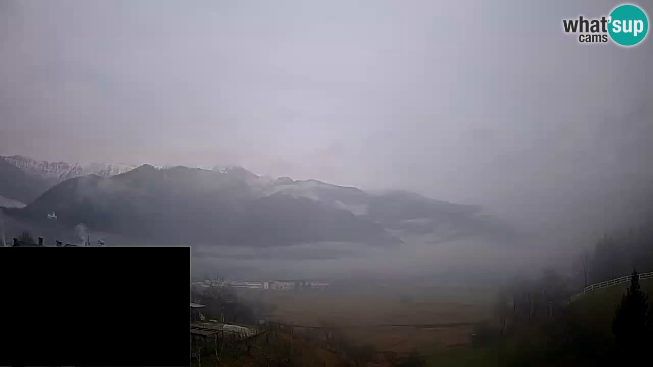 Webcam Kobarid – landing site for sailing paragliders in Kobarid with Ozben takeoff