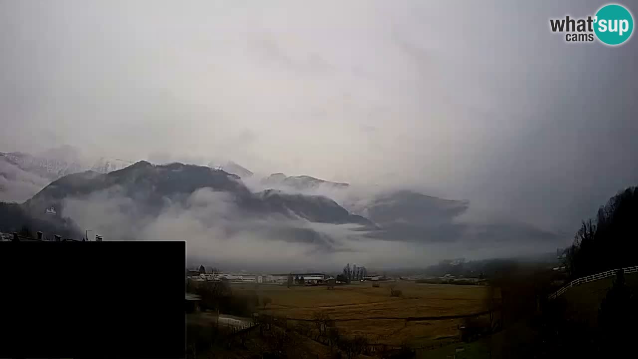 webcam Kobarid – landing site for sailing paragliders in Kobarid with Ozben takeoff