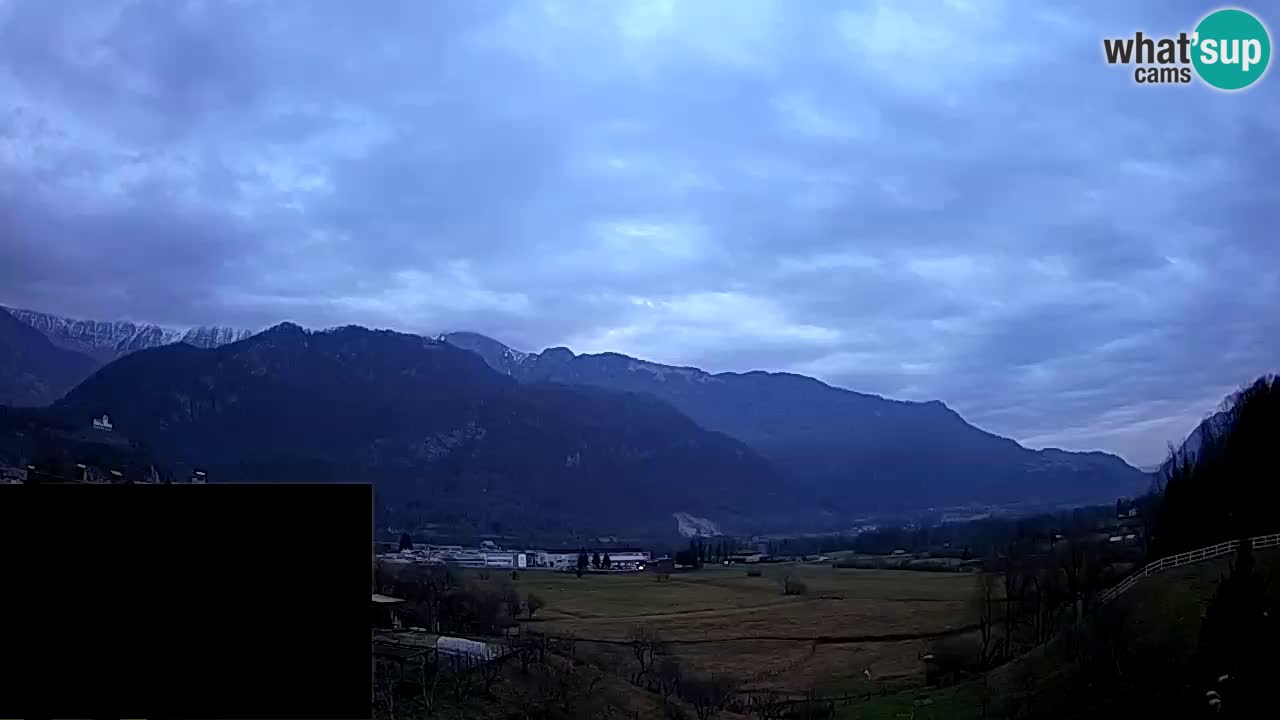 Webcam Kobarid – landing site for sailing paragliders in Kobarid with Ozben takeoff