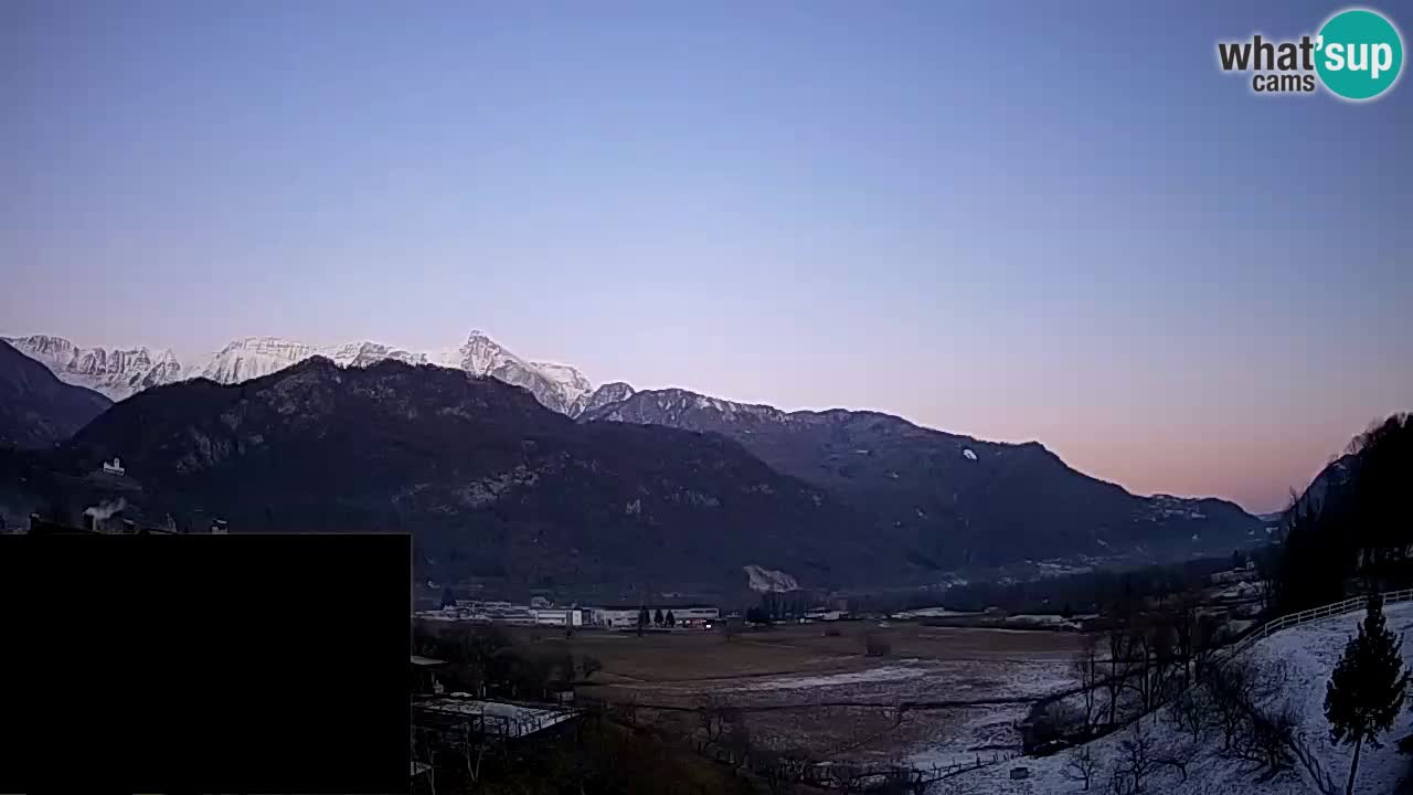 webcam Kobarid – landing site for sailing paragliders in Kobarid with Ozben takeoff