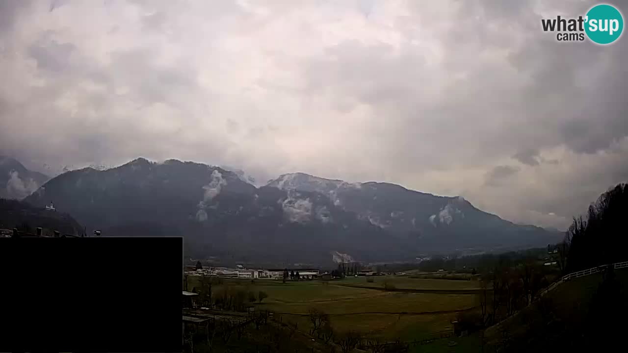 Webcam Kobarid – landing site for sailing paragliders in Kobarid with Ozben takeoff