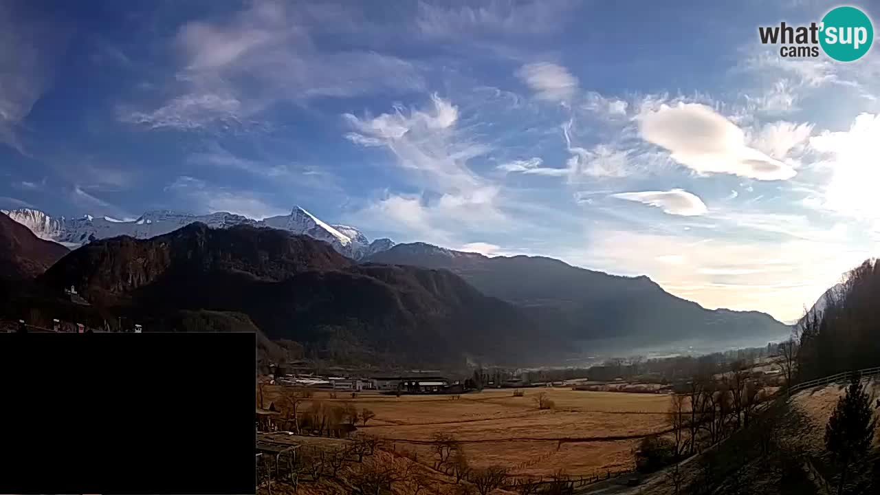 Webcam Kobarid – landing site for sailing paragliders in Kobarid with Ozben takeoff