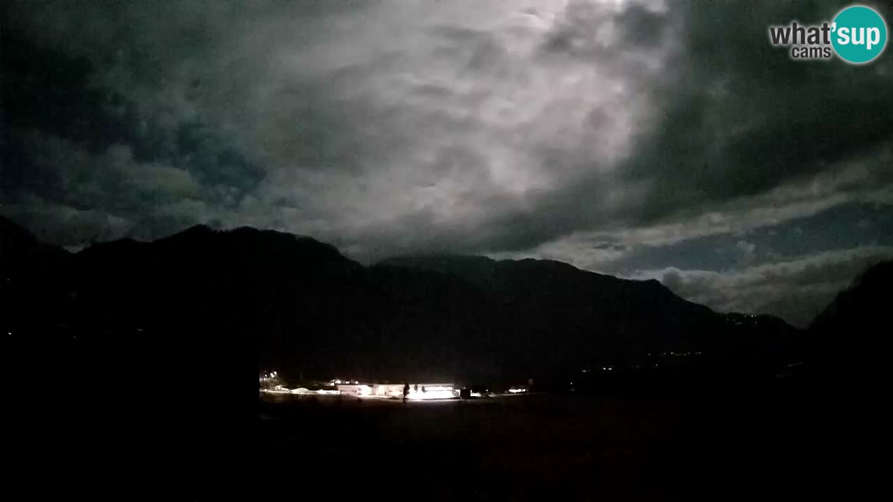 webcam Kobarid – landing site for sailing paragliders in Kobarid with Ozben takeoff