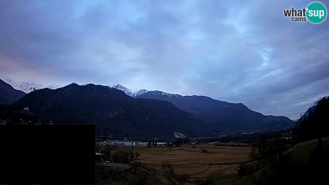 webcam Kobarid – landing site for sailing paragliders in Kobarid with Ozben takeoff