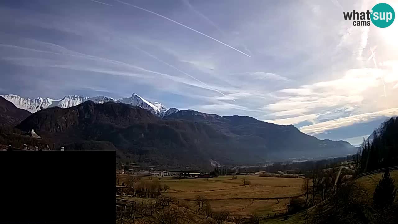 Webcam Kobarid – landing site for sailing paragliders in Kobarid with Ozben takeoff