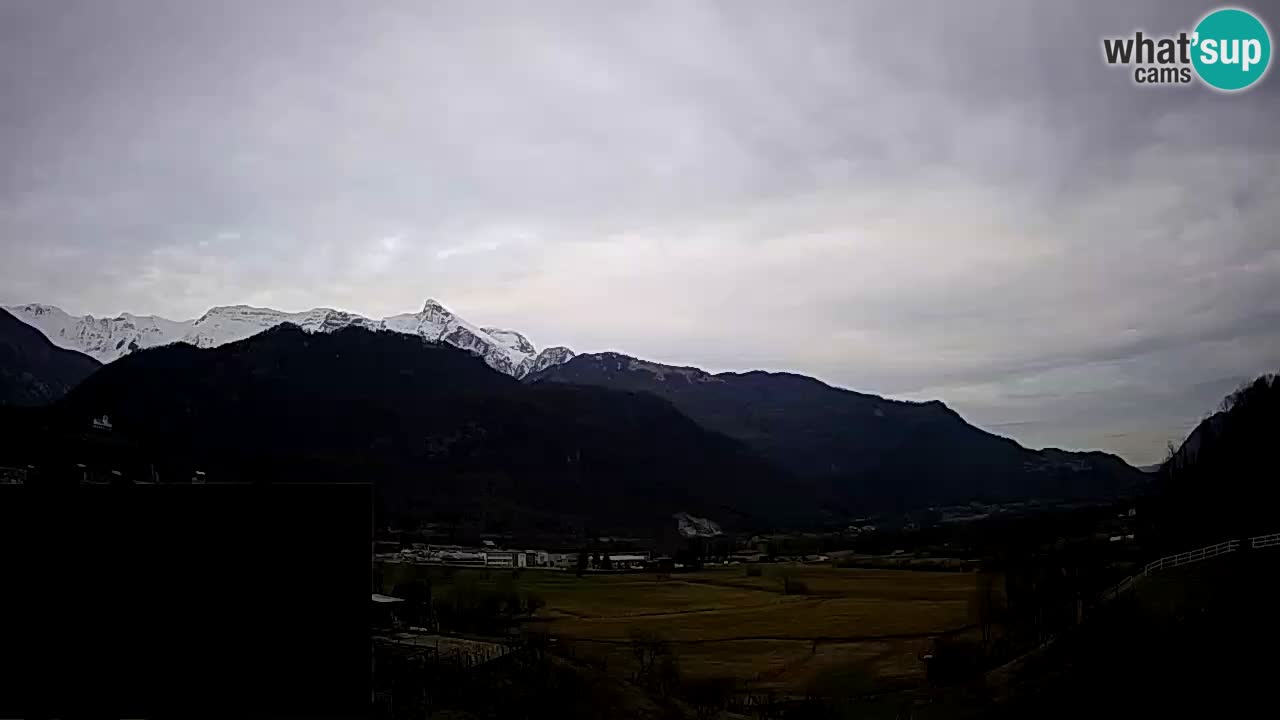 Webcam Kobarid – landing site for sailing paragliders in Kobarid with Ozben takeoff