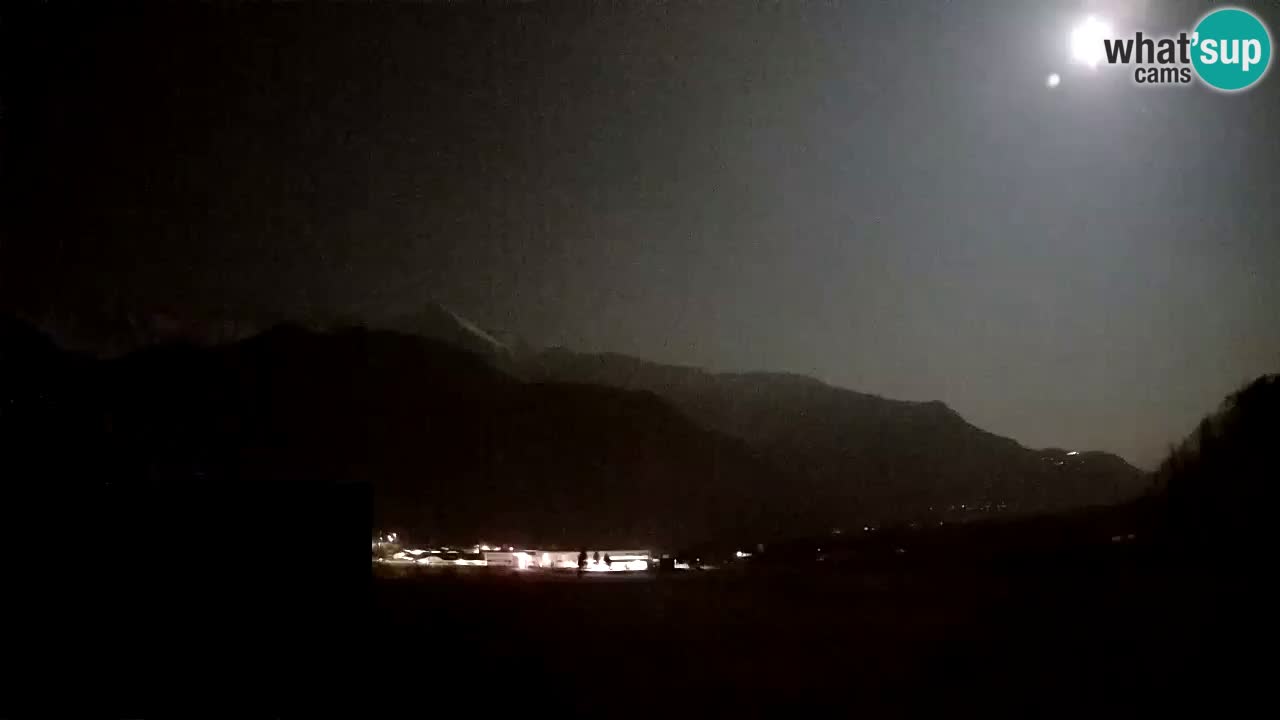 webcam Kobarid – landing site for sailing paragliders in Kobarid with Ozben takeoff