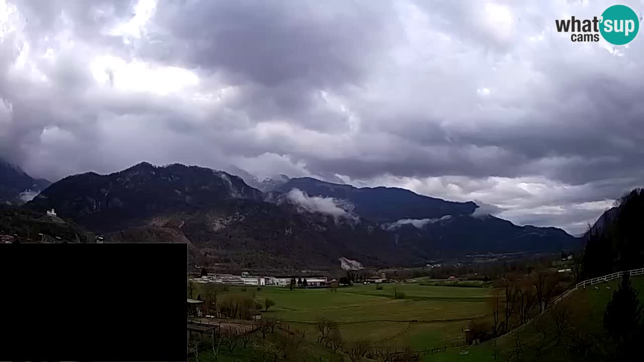 Webcam Kobarid – landing site for sailing paragliders in Kobarid with Ozben takeoff