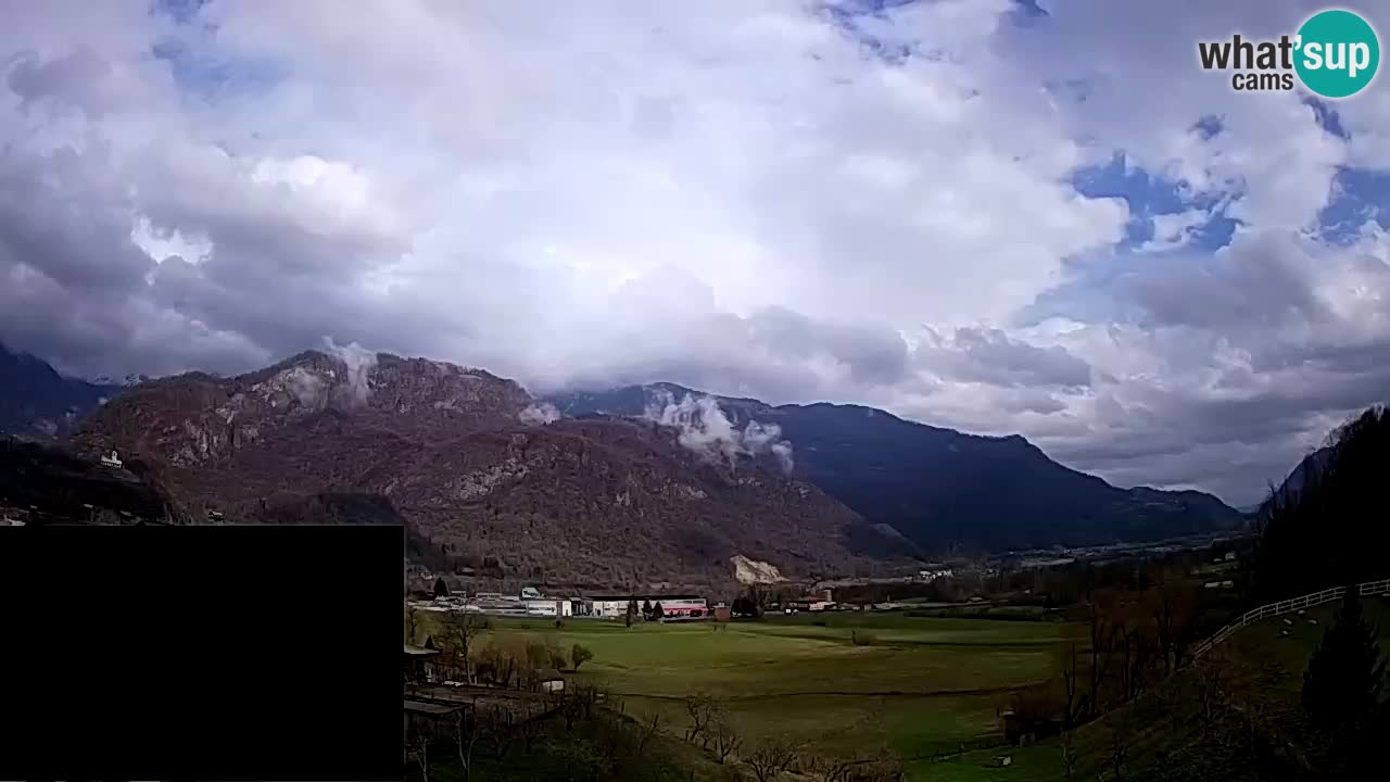 Web kamera Kobarid – slijetanje padobranom – Ozben