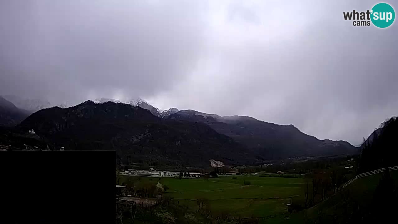 webcam Kobarid – landing site for sailing paragliders in Kobarid with Ozben takeoff