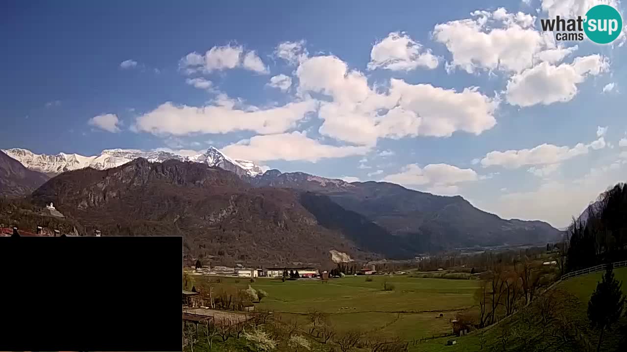 Webcam Kobarid – landing site for sailing paragliders in Kobarid with Ozben takeoff