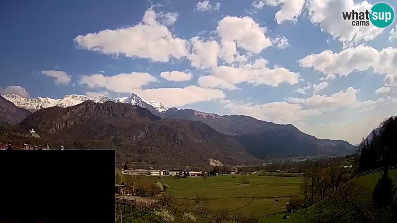 Webcam Kobarid – landing site for sailing paragliders in Kobarid with Ozben takeoff
