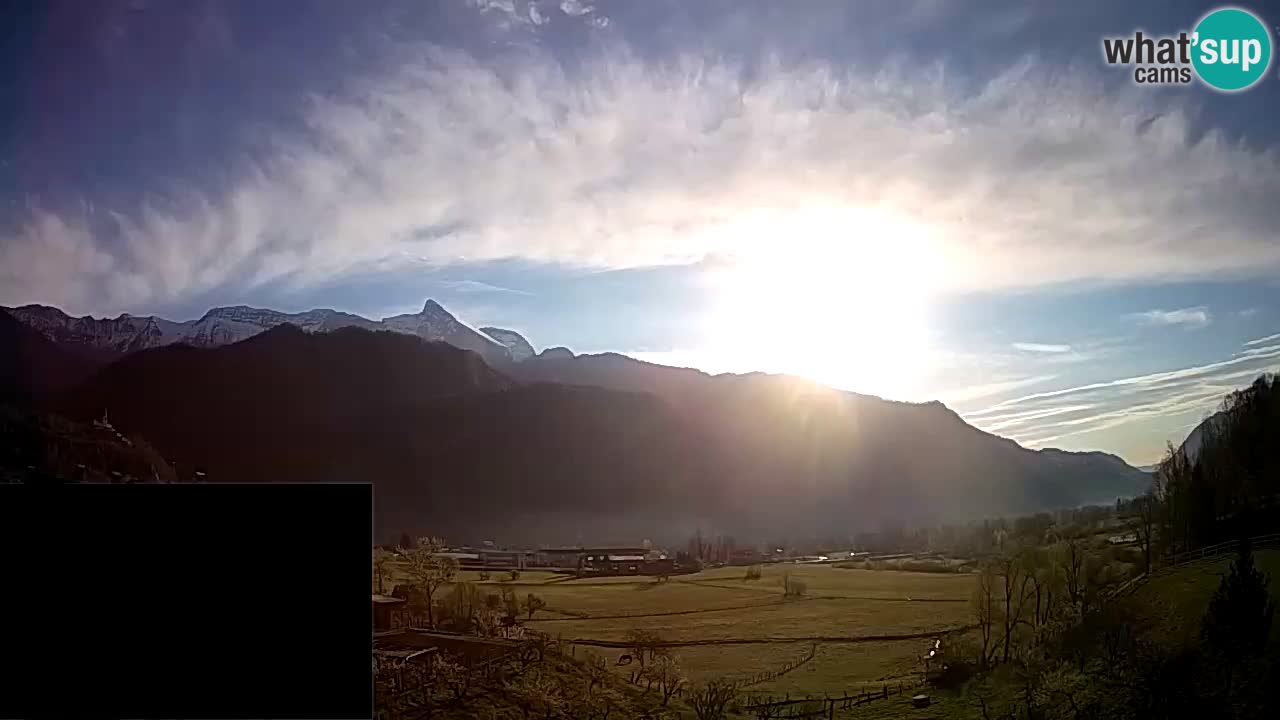 webcam Kobarid – landing site for sailing paragliders in Kobarid with Ozben takeoff