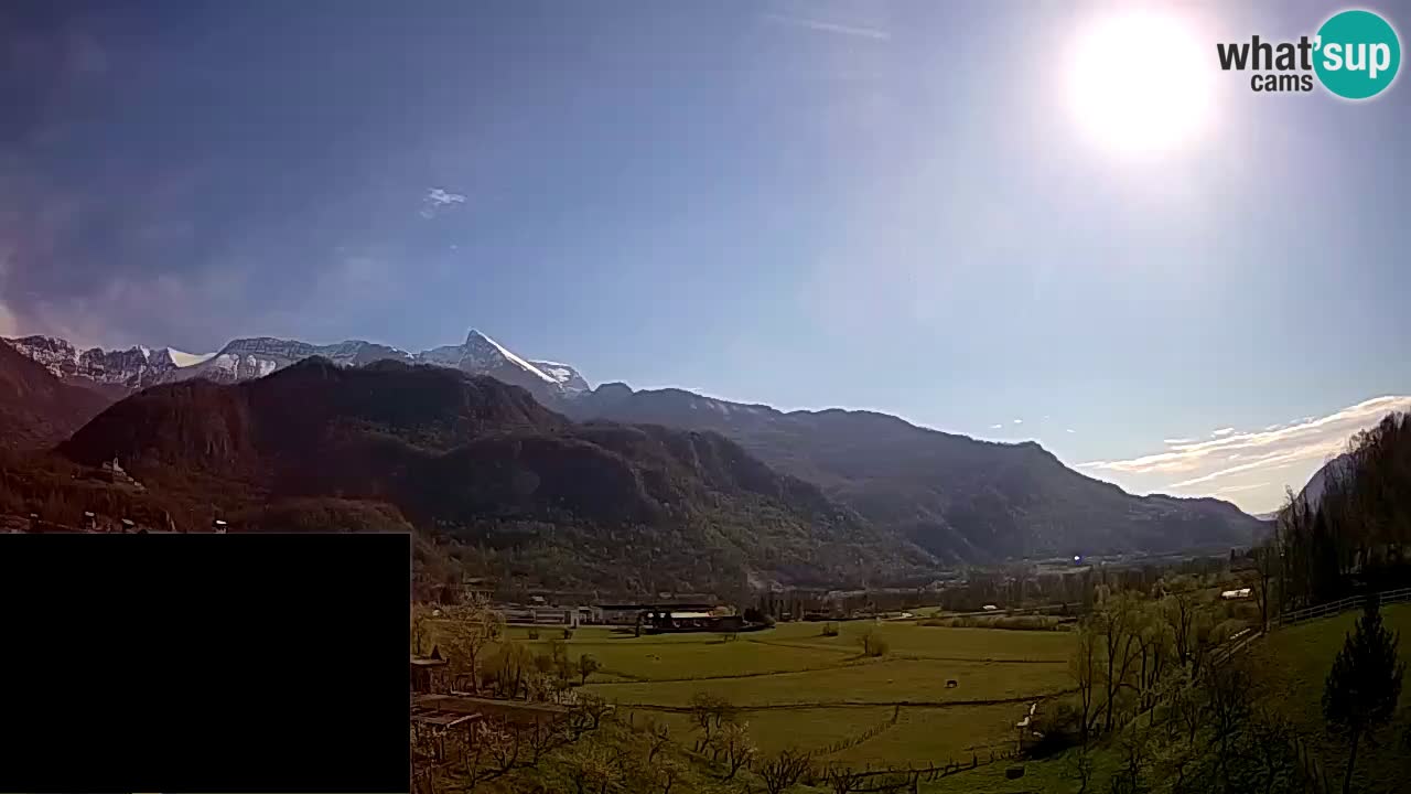 Webcam Kobarid – landing site for sailing paragliders in Kobarid with Ozben takeoff