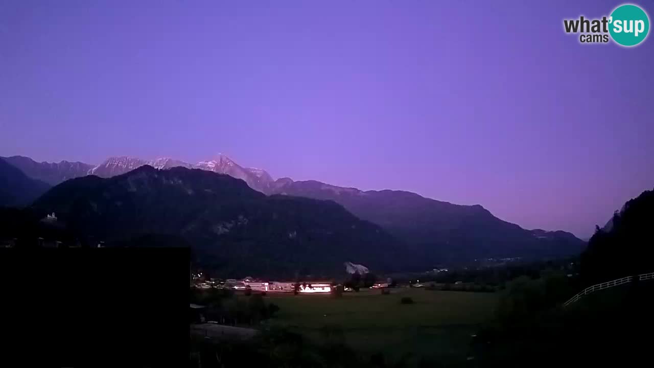 Webcam Kobarid – landing site for sailing paragliders in Kobarid with Ozben takeoff