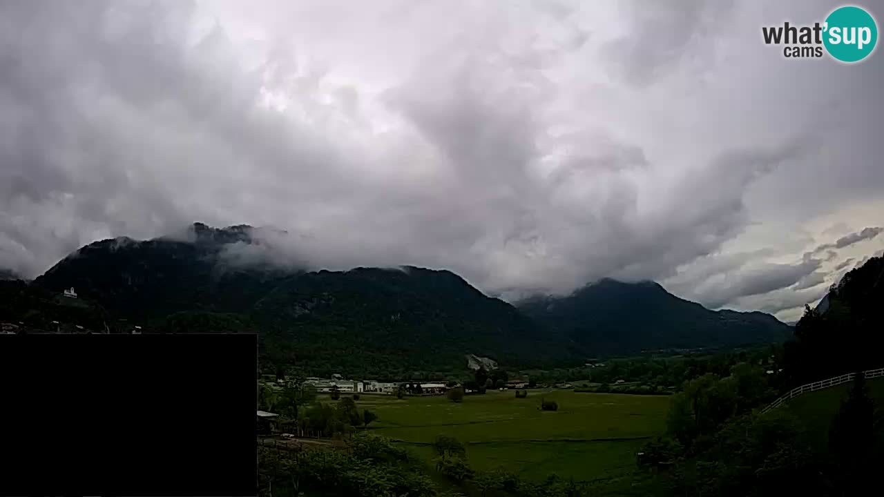 webcam Kobarid – landing site for sailing paragliders in Kobarid with Ozben takeoff