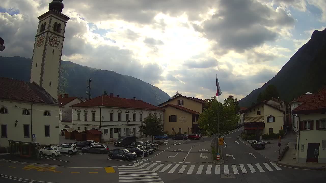 Web kamera uživo Centar grada Kobarida – dolina Soče – Slovenija