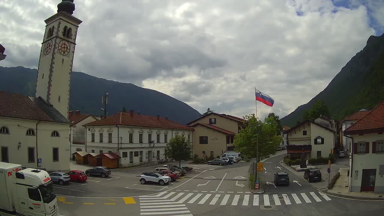 Spletna kamera Kobarid center mesta – dolina Soče – Slovenija