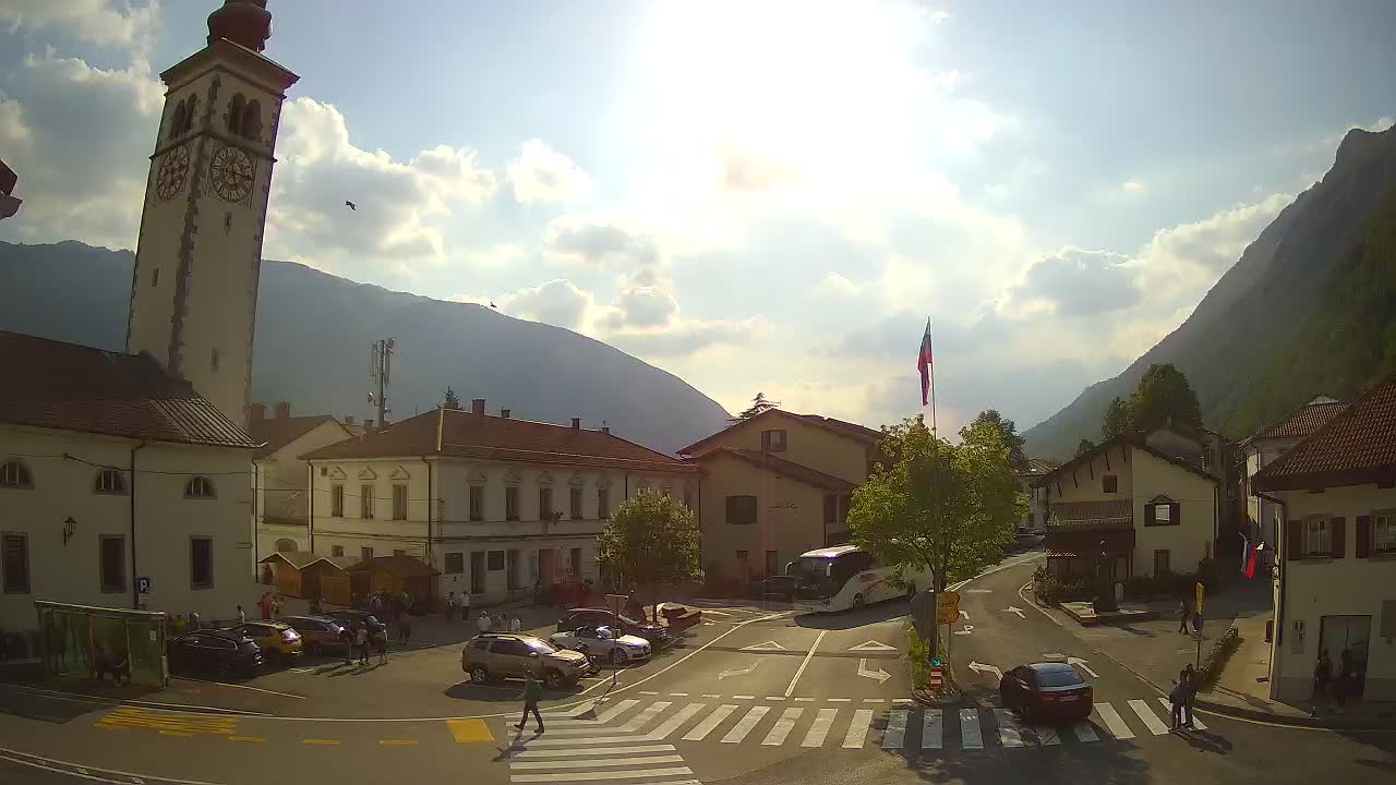 Spletna kamera Kobarid center mesta – dolina Soče – Slovenija