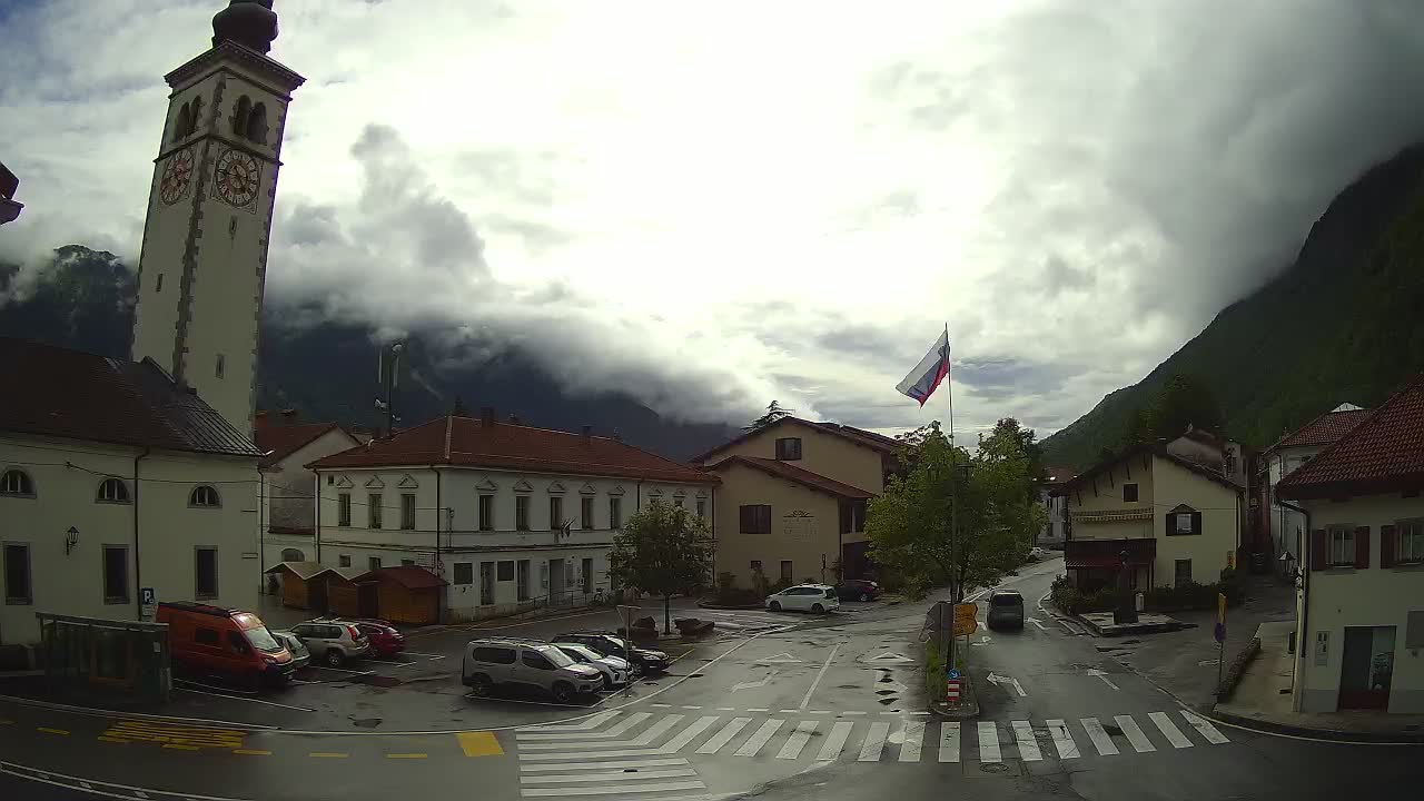 Spletna kamera Kobarid center mesta – dolina Soče – Slovenija