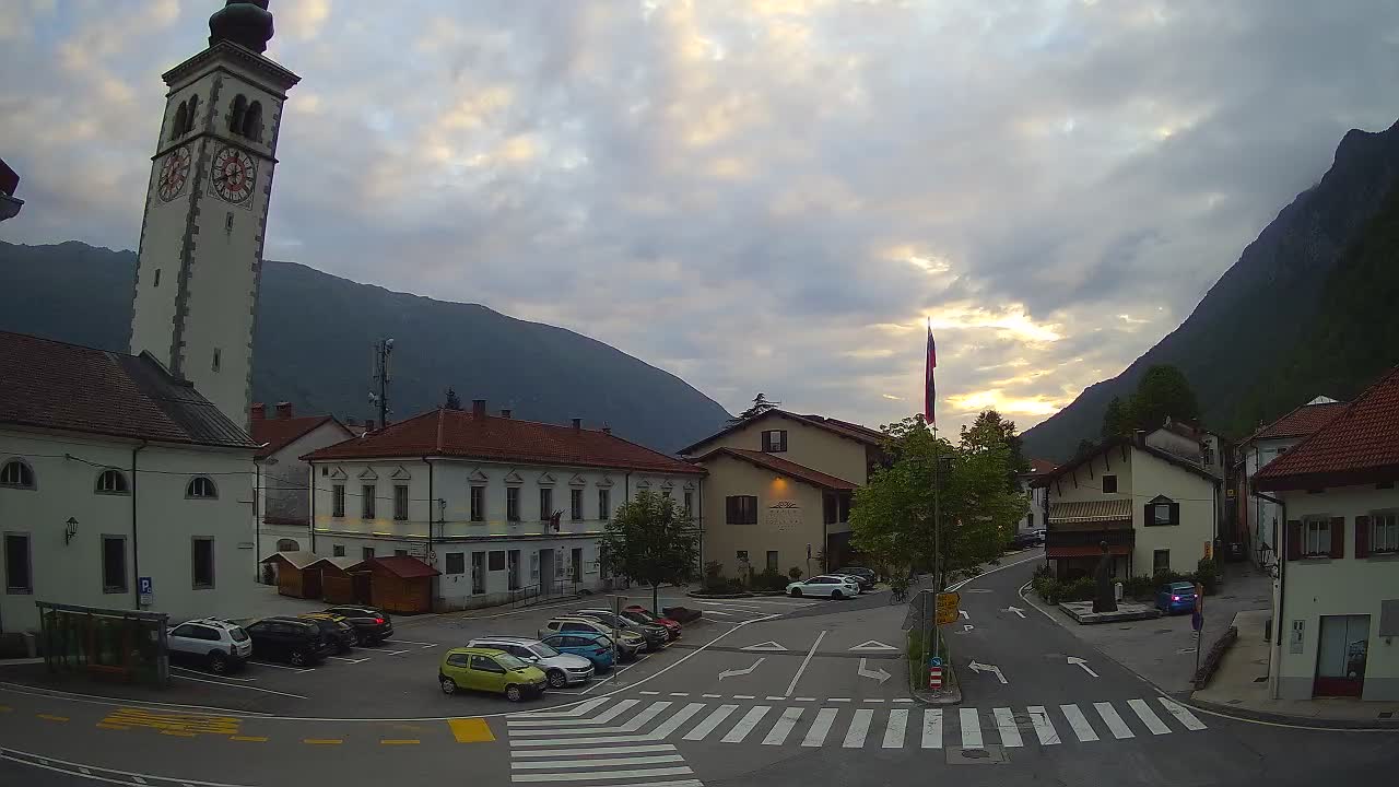 Spletna kamera Kobarid center mesta – dolina Soče – Slovenija