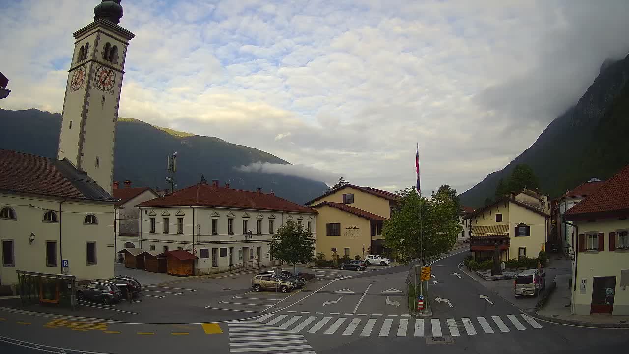 Web kamera uživo Centar grada Kobarida – dolina Soče – Slovenija