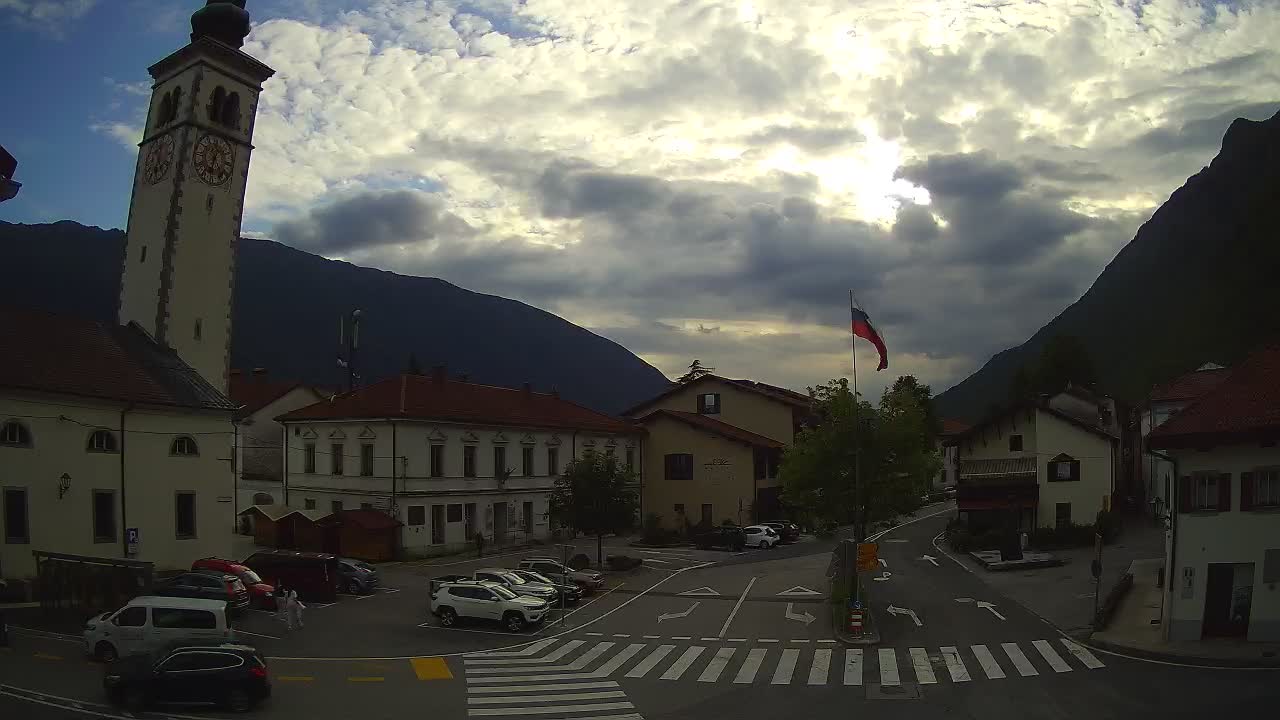 Spletna kamera Kobarid center mesta – dolina Soče – Slovenija