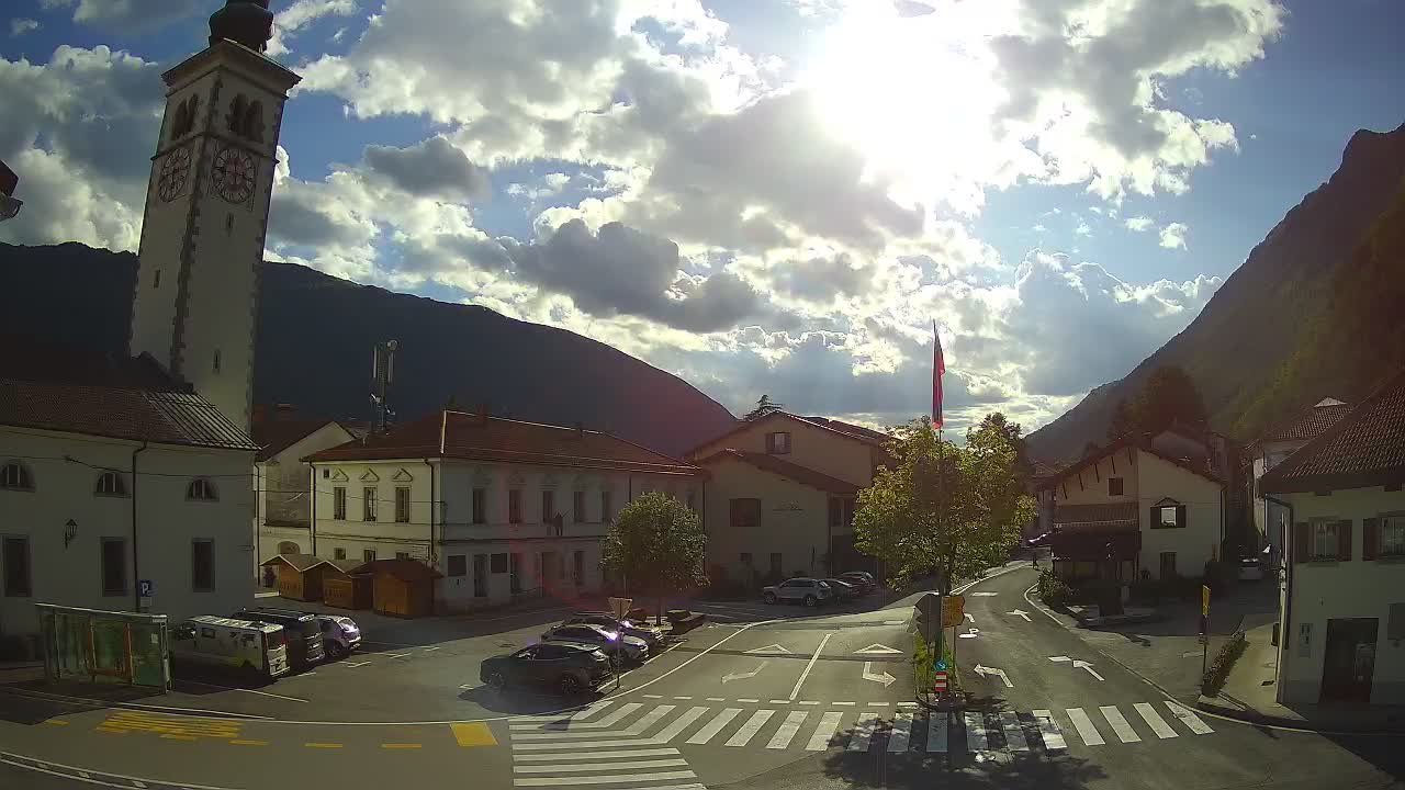 Spletna kamera Kobarid center mesta – dolina Soče – Slovenija