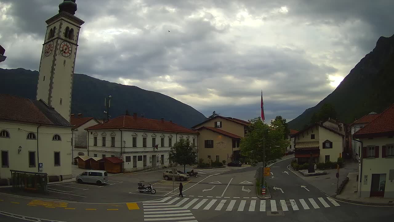 Spletna kamera Kobarid center mesta – dolina Soče – Slovenija