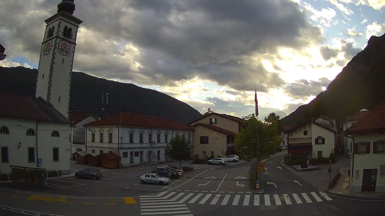 Web kamera uživo Centar grada Kobarida – dolina Soče – Slovenija