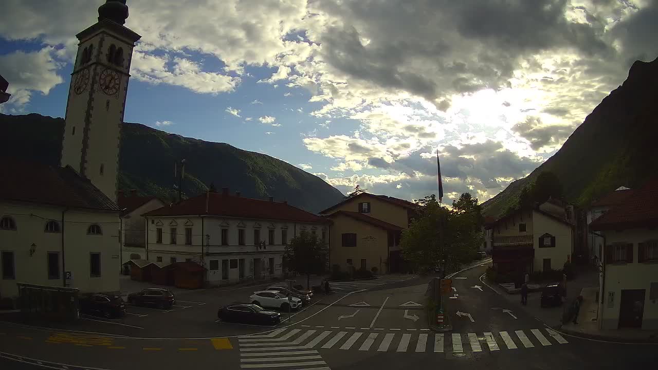 Spletna kamera Kobarid center mesta – dolina Soče – Slovenija