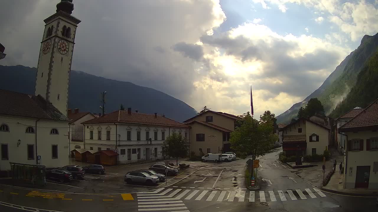 Spletna kamera Kobarid center mesta – dolina Soče – Slovenija